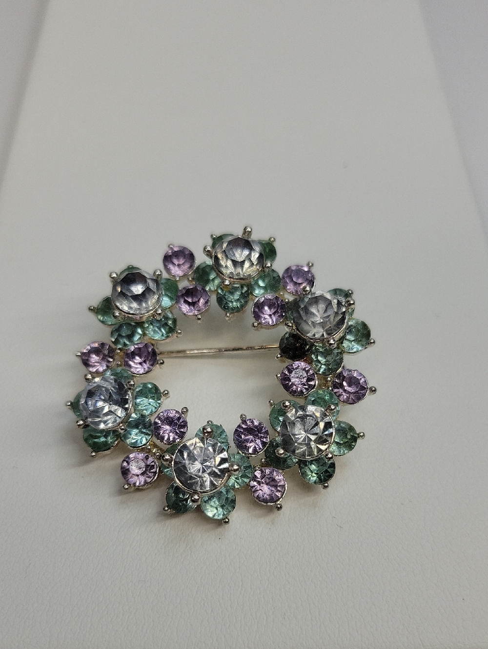 Vintage Avon Wreath Brooch in Light Purple and Aqua